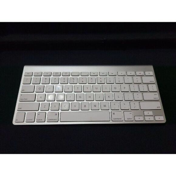 Apple Wireless Keyboard w/ Bluetooth - Picture 1 of 4